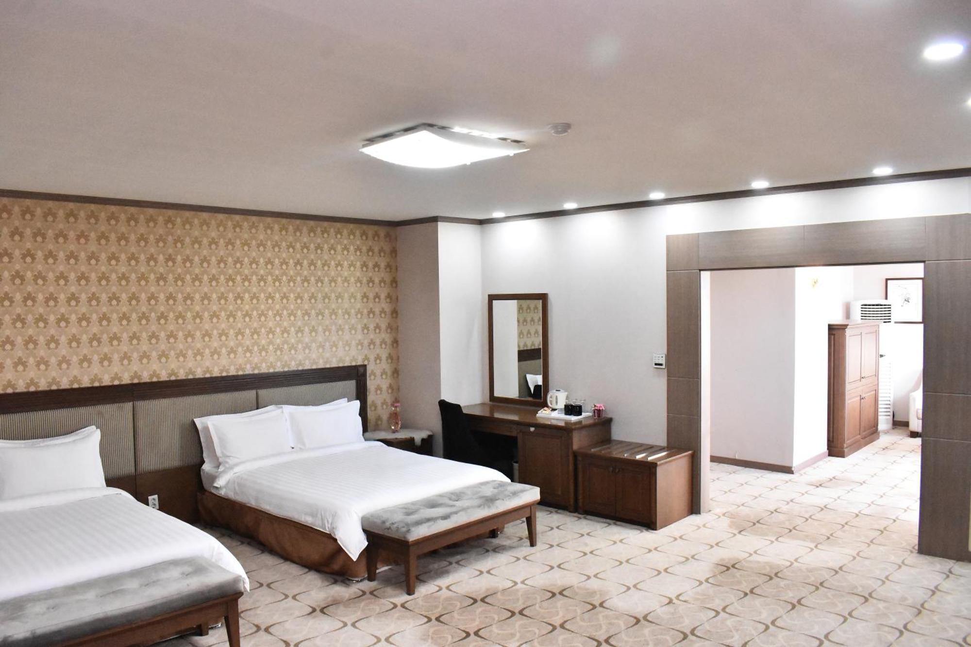 Sunjin Grand Hotel Ulaanbaatar Ngoại thất bức ảnh