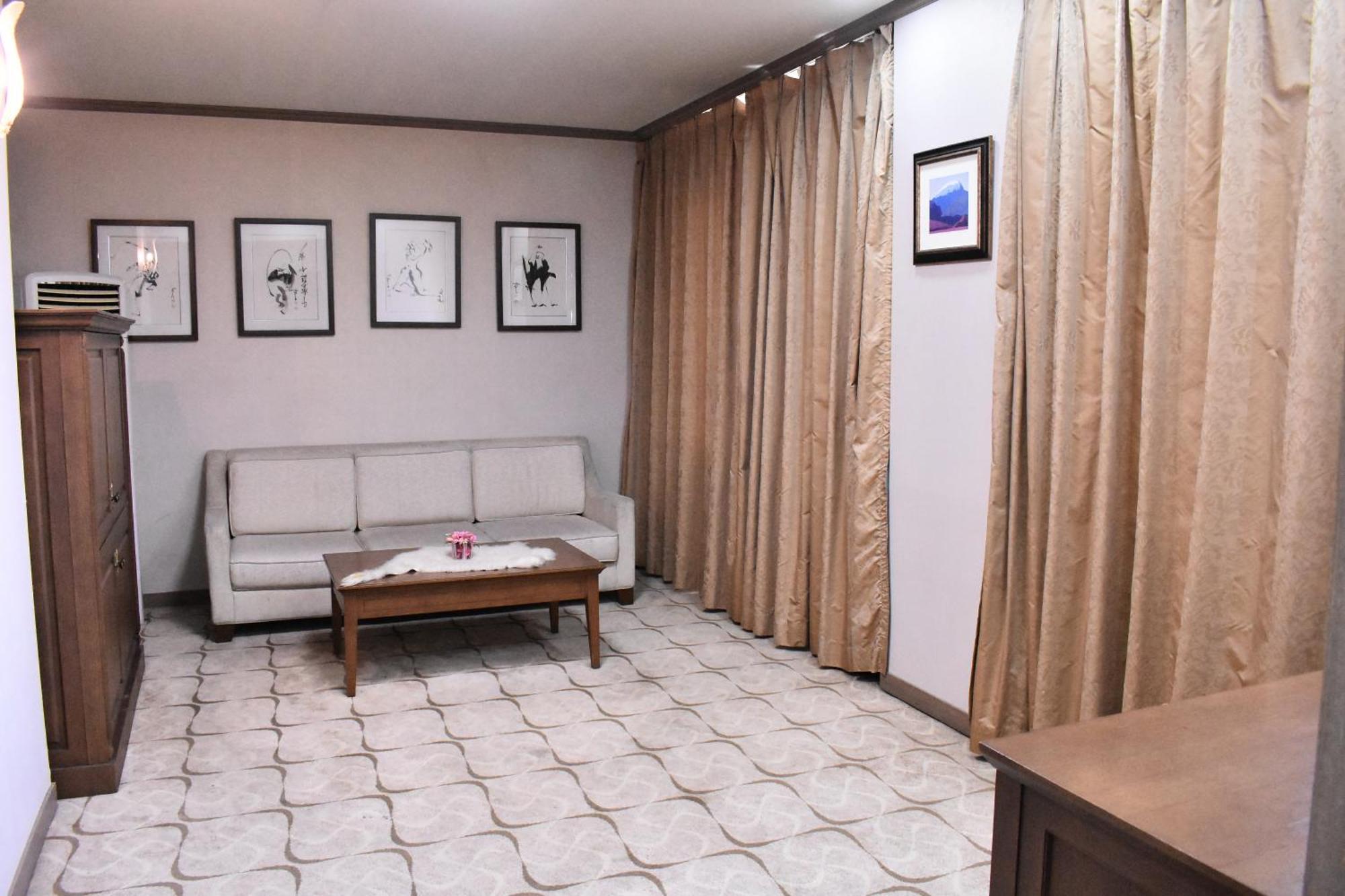 Sunjin Grand Hotel Ulaanbaatar Ngoại thất bức ảnh
