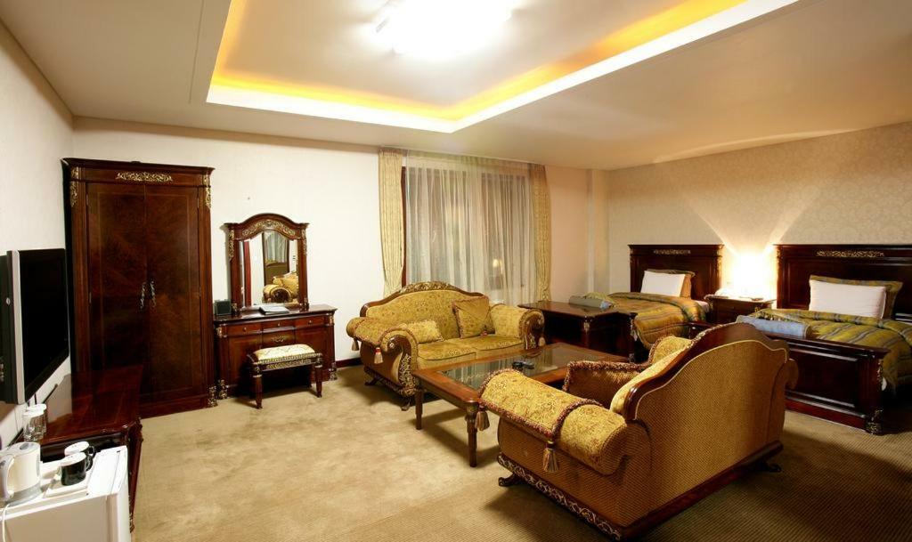 Sunjin Grand Hotel Ulaanbaatar Ngoại thất bức ảnh