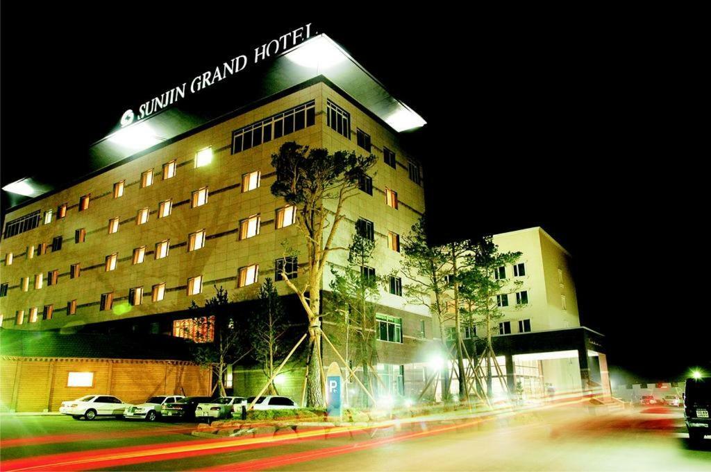 Sunjin Grand Hotel Ulaanbaatar Ngoại thất bức ảnh